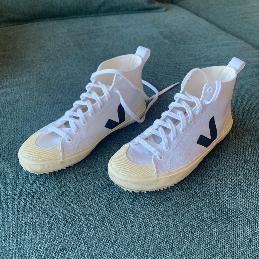 Veja High-Top White and Black Sneakers Size 38/US 7.5